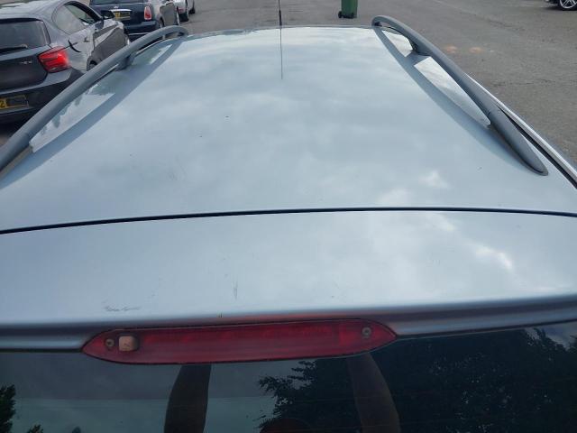 2004 FORD FOCUS GHIA