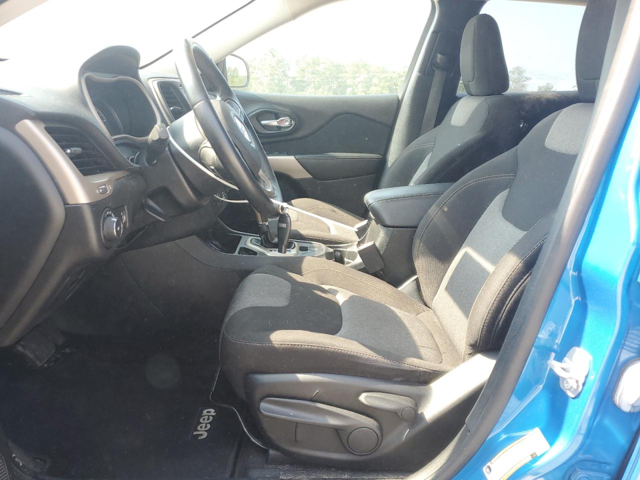 2018 Jeep Cherokee Latitude VIN: 1C4PJLCXXJD596816 Lot: 63656405