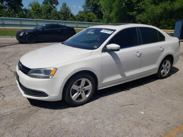 Sedans VOLKSWAGEN JETTA 2013 Biały