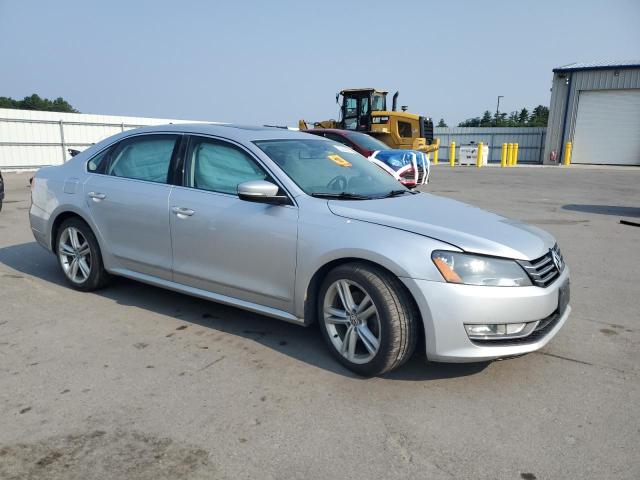  VOLKSWAGEN PASSAT 2015 Srebrny