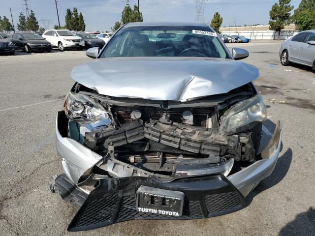  TOYOTA CAMRY 2016 Srebrny
