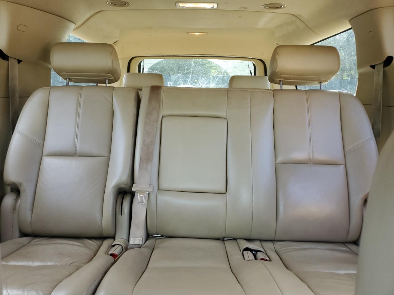 2010 Chevrolet Suburban K1500 Lt VIN: 1GNUKJE38AR133422 Lot: 63240585