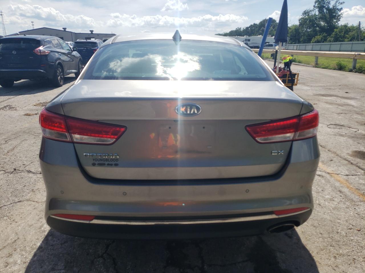 2018 Kia Optima Ex VIN: 5XXGU4L36JG183419 Lot: 62560325