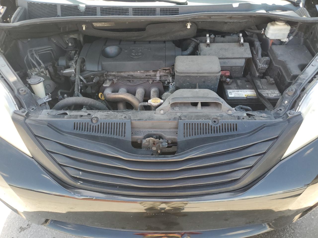 2012 Toyota Sienna Base VIN: 5TDKA3DC8CS011115 Lot: 65171135