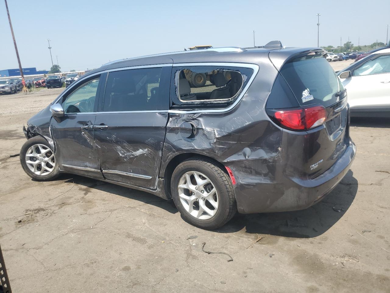 2020 Chrysler Pacifica Limited VIN: 2C4RC1GG5LR135735 Lot: 64766805