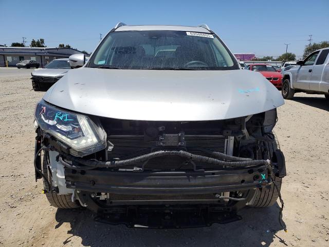  NISSAN ROGUE 2017 Srebrny