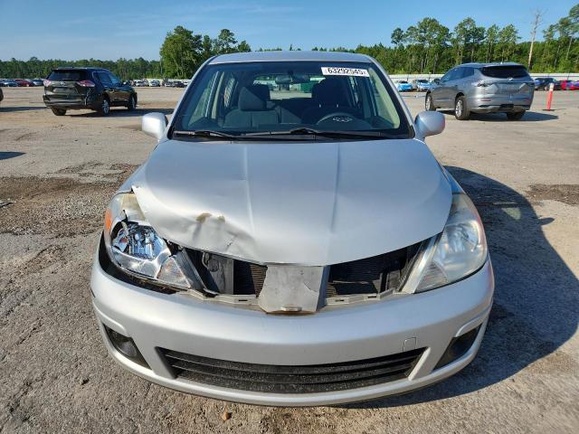 Hatchbacks NISSAN VERSA 2012 Srebrny