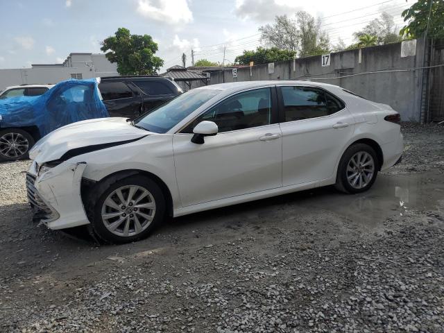  TOYOTA CAMRY 2022 Белы