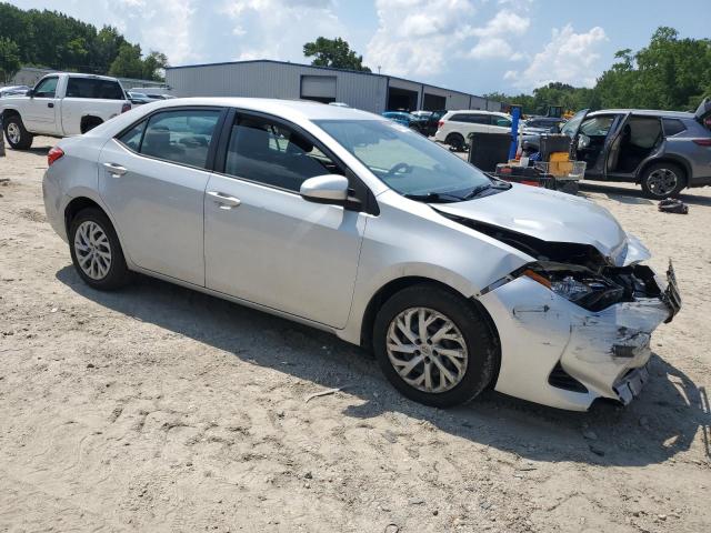 Sedans TOYOTA COROLLA 2017 Srebrny