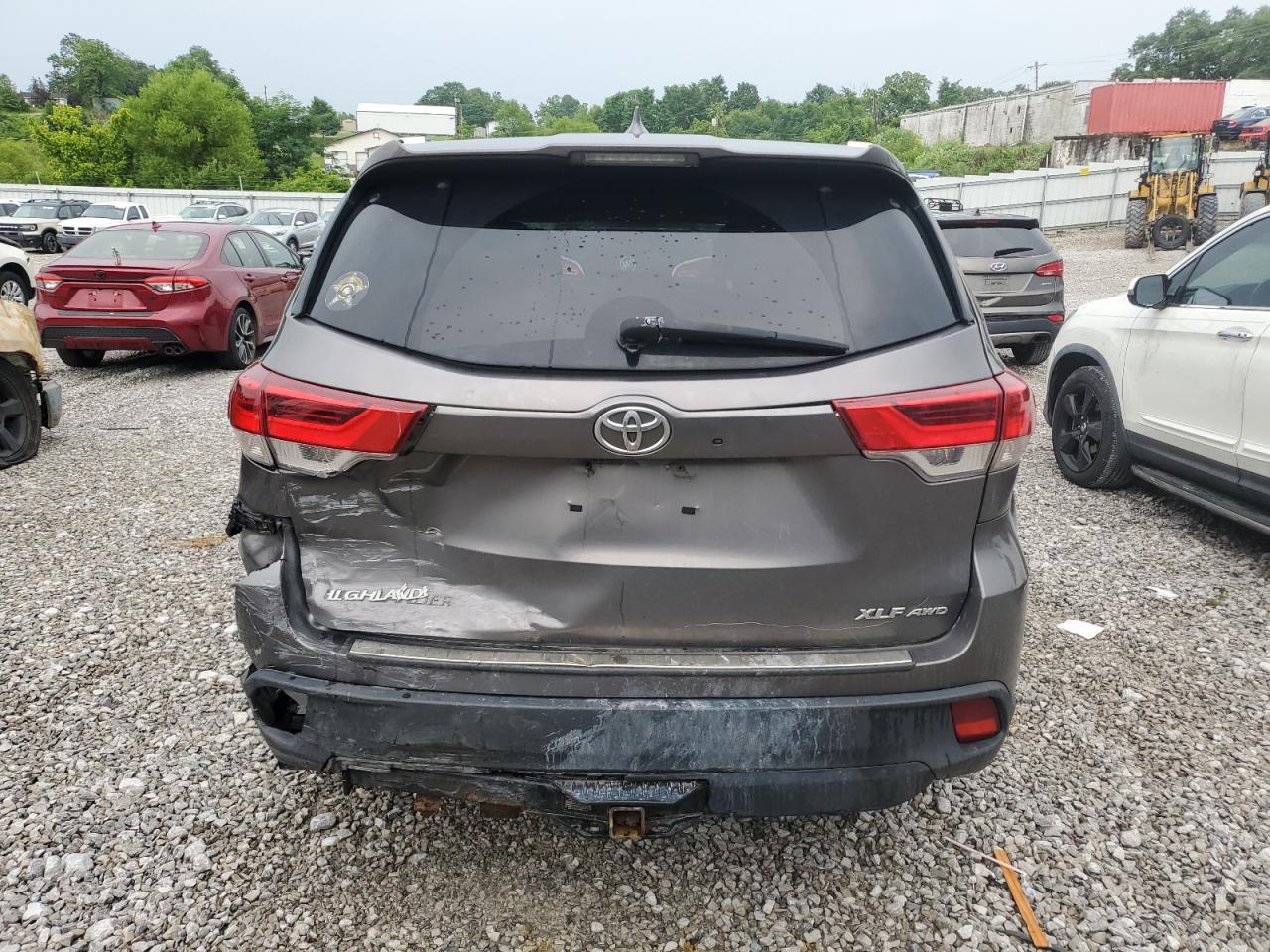 2018 Toyota Highlander Se VIN: 5TDJZRFH2JS869807 Lot: 65345755