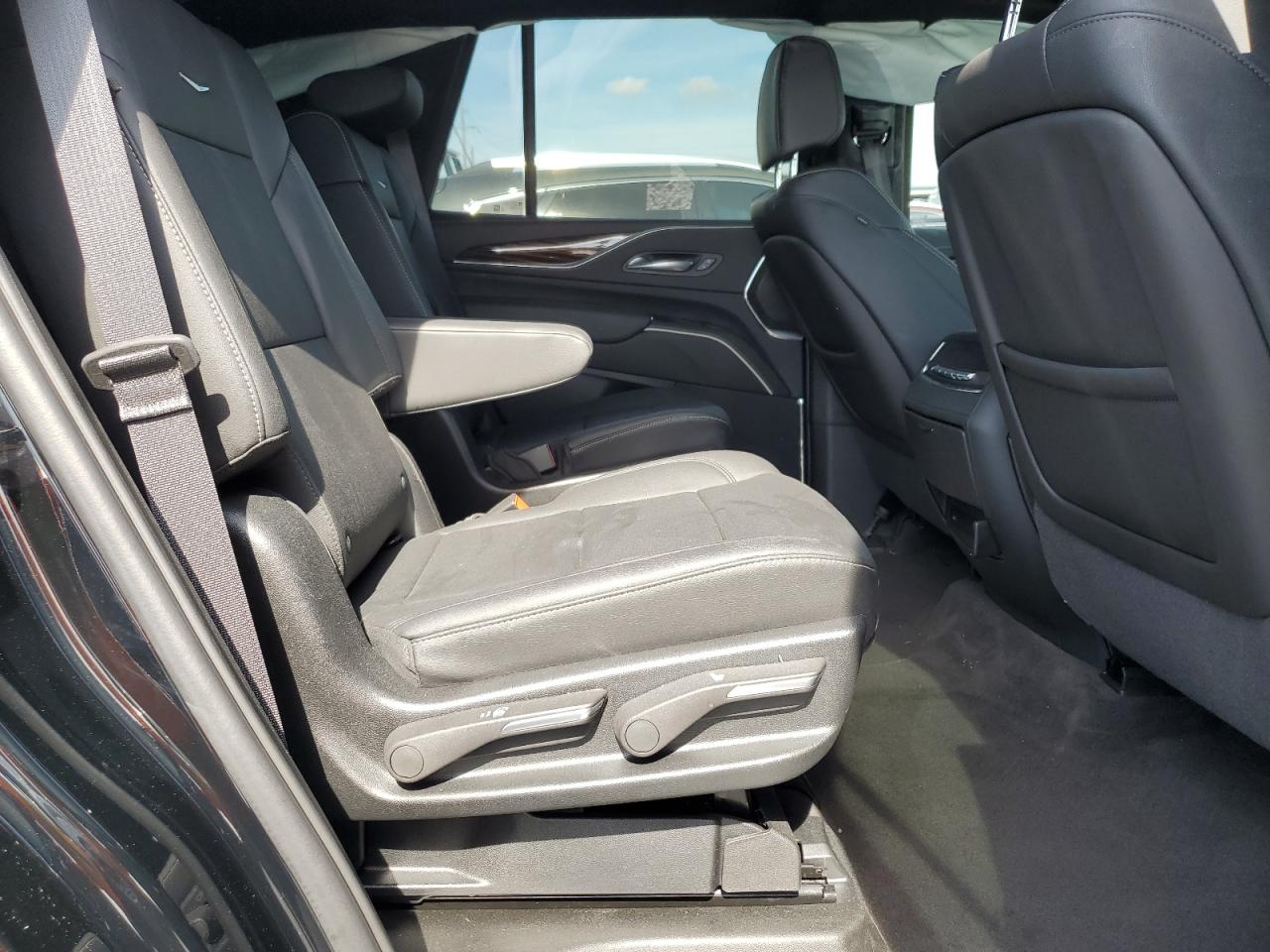 2024 Cadillac Escalade Luxury VIN: 1GYS3AKL5RR341281 Lot: 63940165