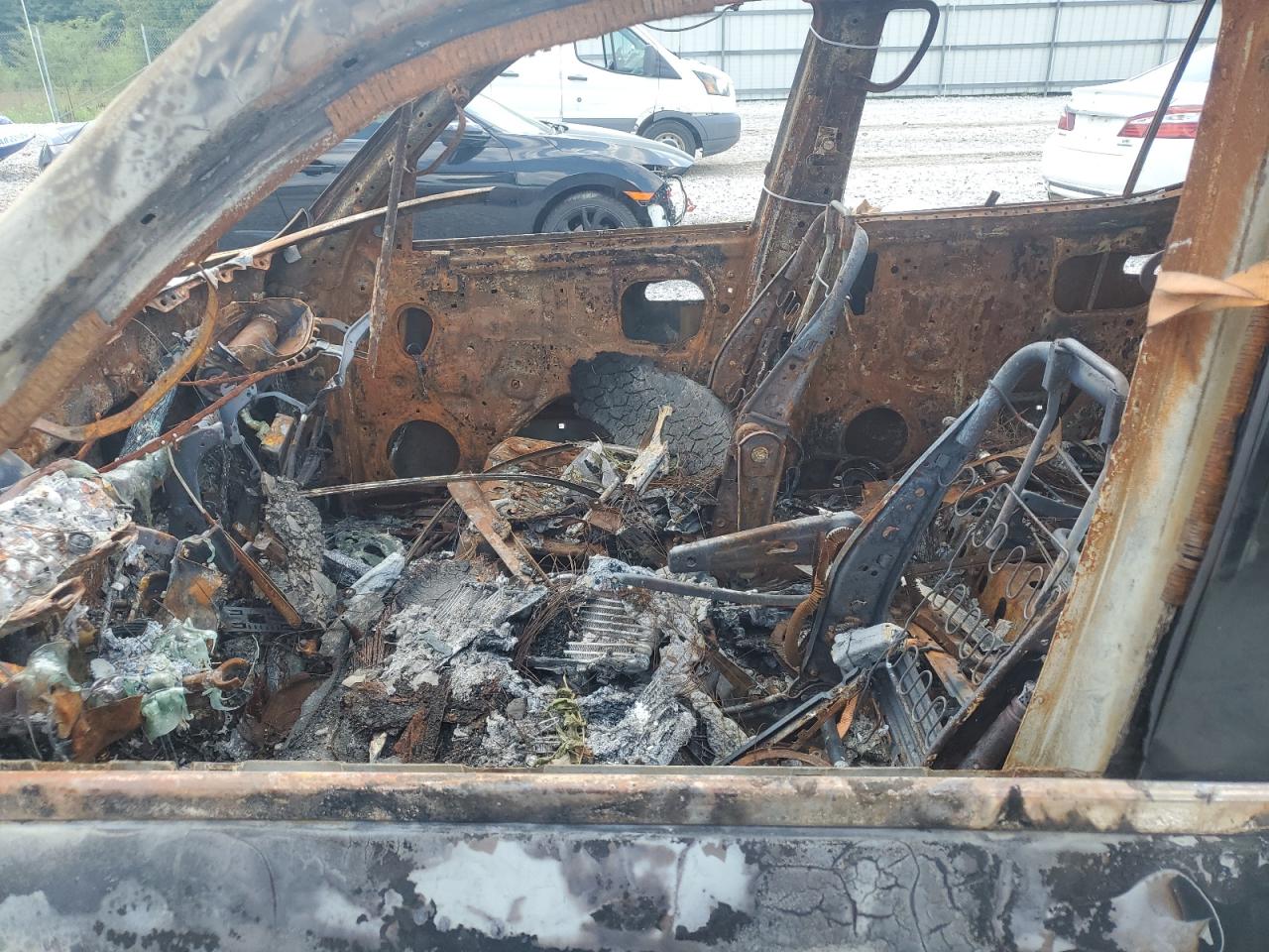 2002 Toyota Sequoia Limited VIN: 5TDBT48A62S087083 Lot: 64374185