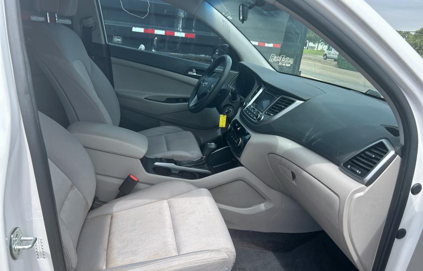 Parquets HYUNDAI TUCSON 2017 Biały