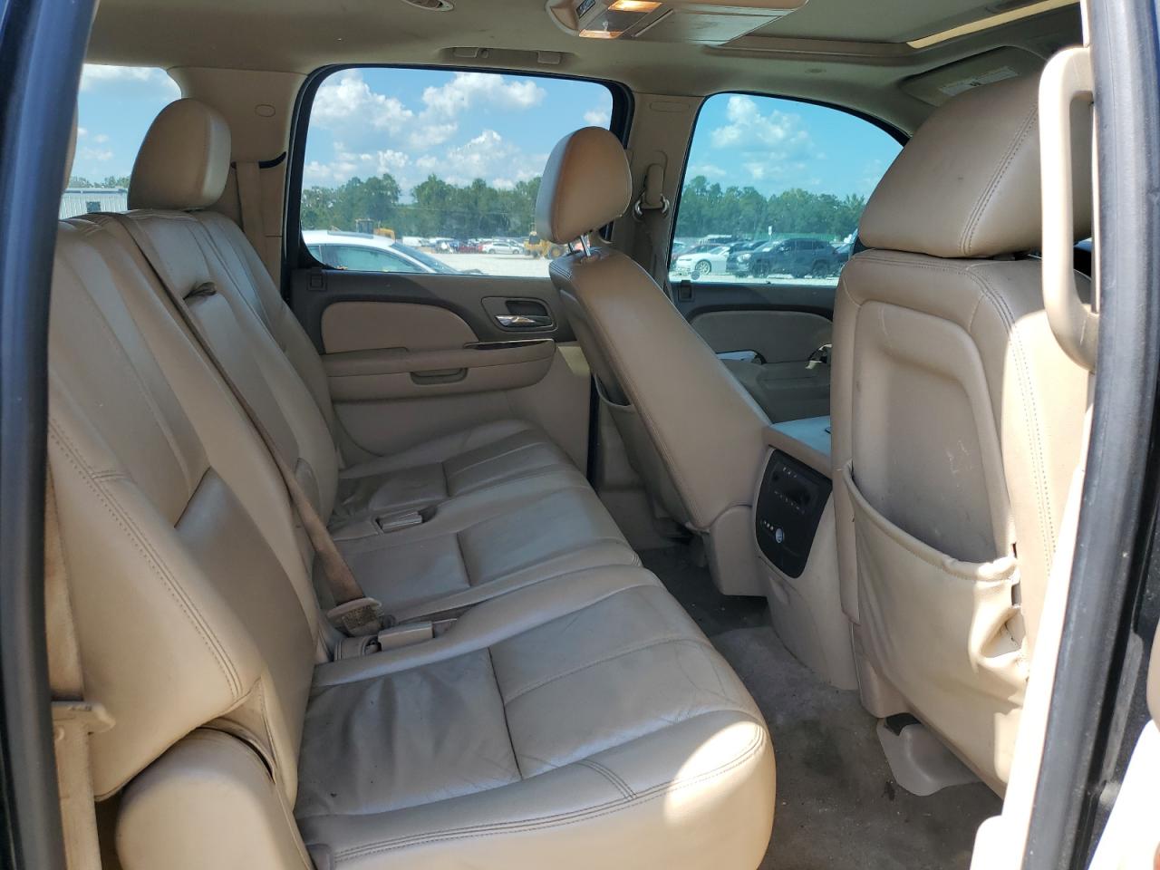 2014 Chevrolet Suburban C1500 Lt VIN: 1GNSCJE09ER211660 Lot: 63299205