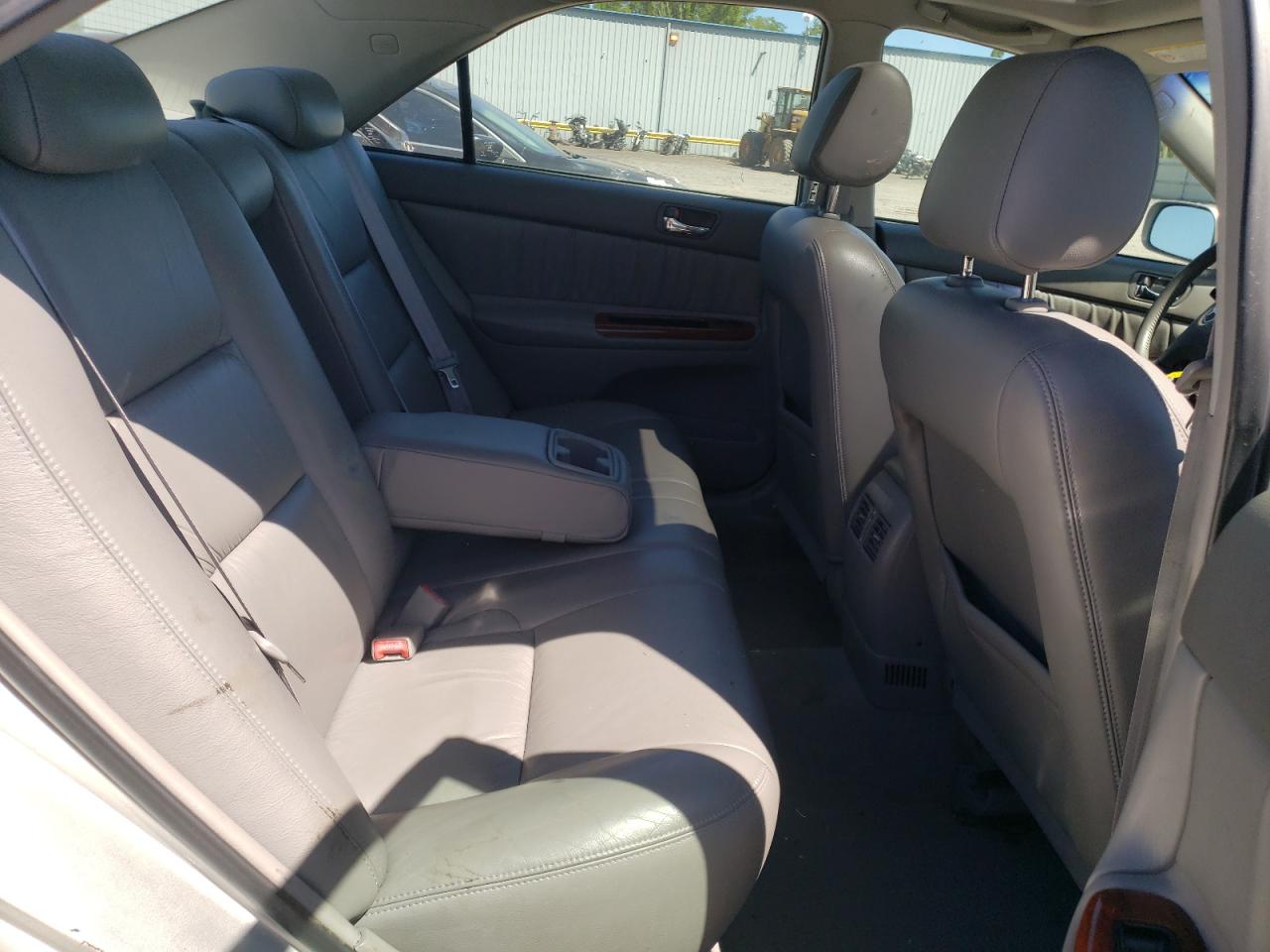 2003 Toyota Camry Le VIN: 4T1BF30K93U051404 Lot: 64195365