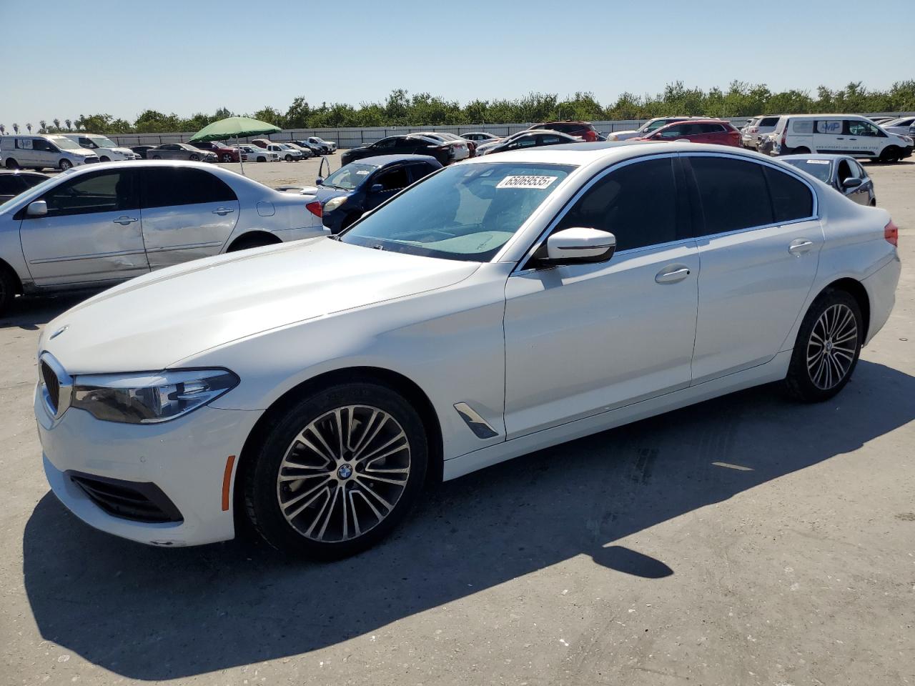 Фото: WBAJA5C53KBX87620