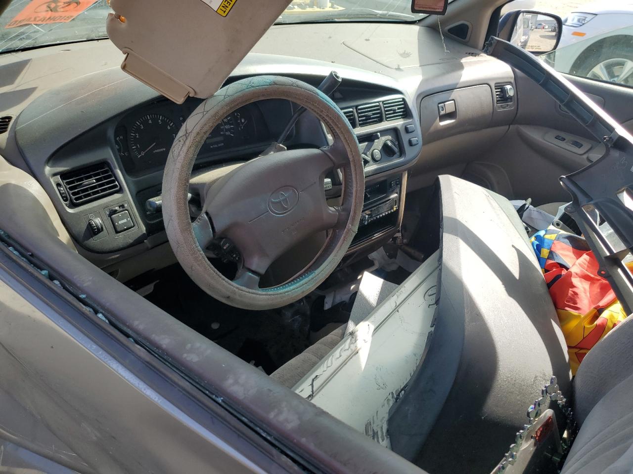 1999 Toyota Sienna Le VIN: 4T3ZF13C1XU086460 Lot: 63529595