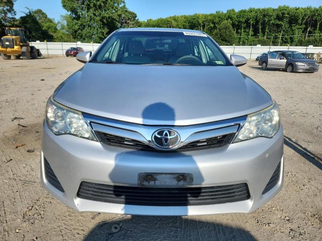  TOYOTA CAMRY 2014 Srebrny