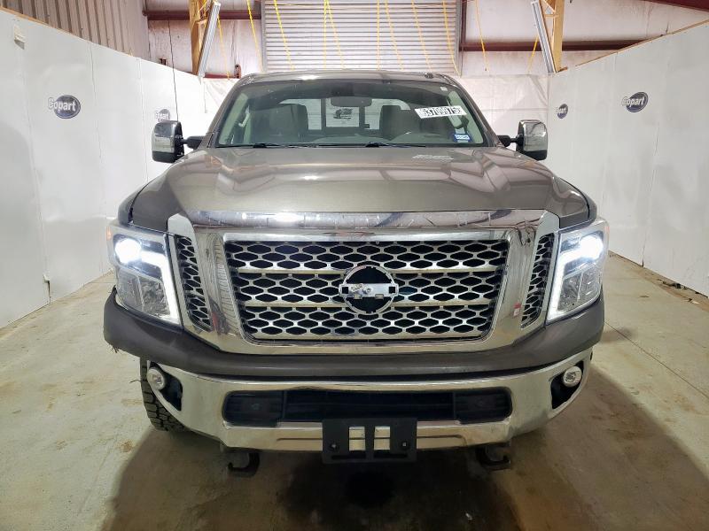  NISSAN TITAN 2018 Szary