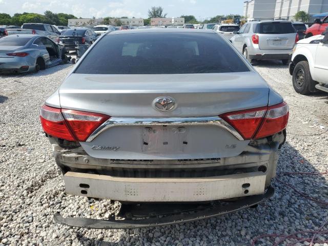  TOYOTA CAMRY 2016 Srebrny