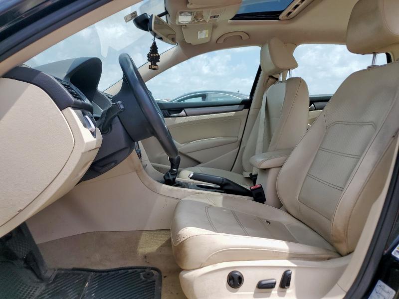 Sedans VOLKSWAGEN PASSAT 2014 Czarny