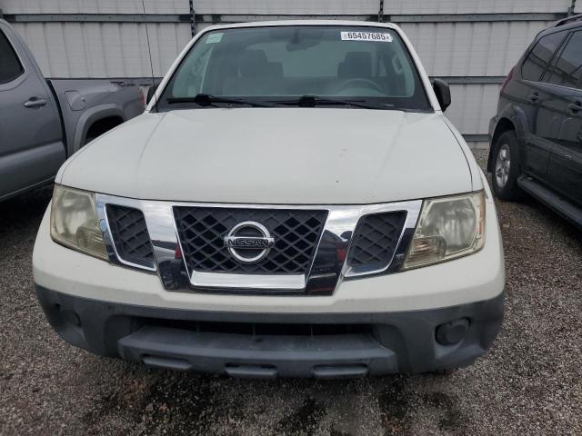 Pickups NISSAN FRONTIER 2013 Biały