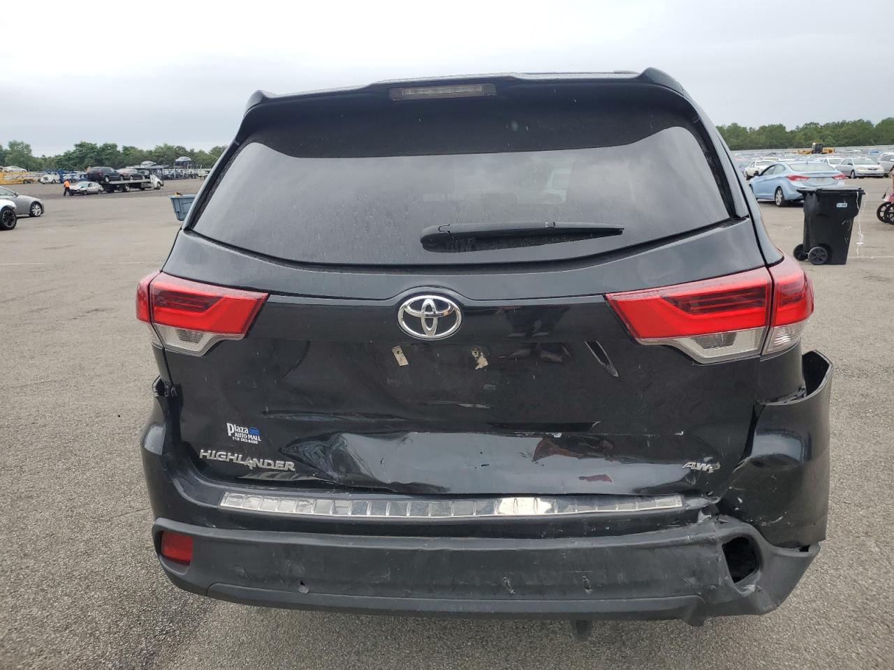 2018 Toyota Highlander Le VIN: 5TDBZRFH3JS913463 Lot: 64435165