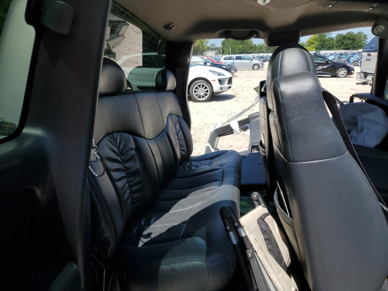 2000 Chevrolet Silverado C1500 VIN: 2GCEC19T2Y1389742 Lot: 64761895
