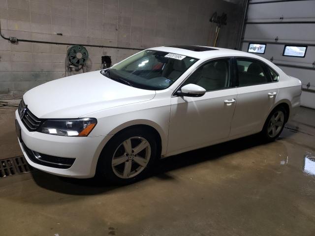 Sedans VOLKSWAGEN PASSAT 2012 White