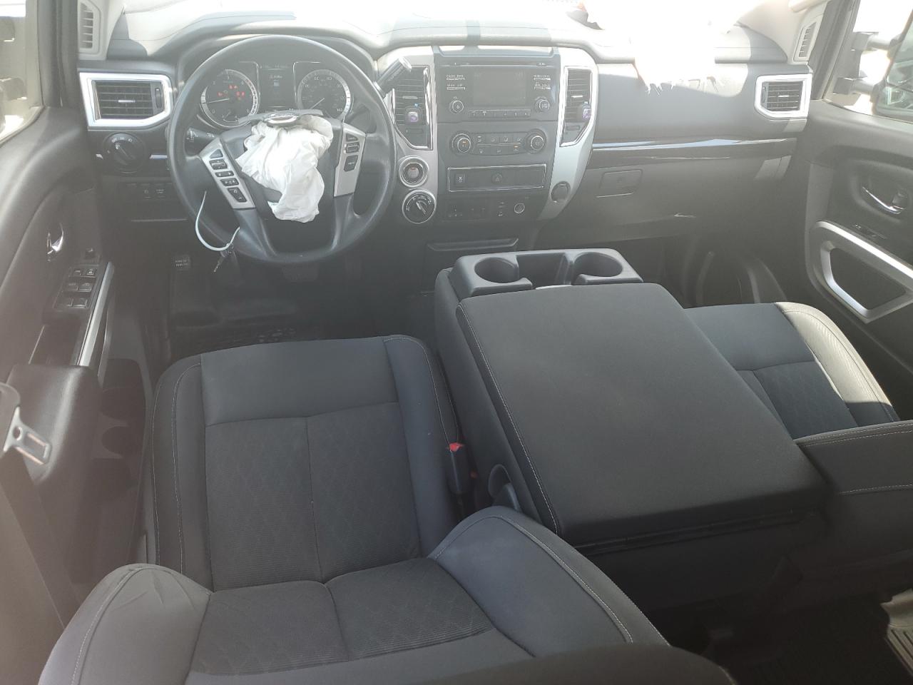 1N6BA1F31JN526166 2018 Nissan Titan Xd S