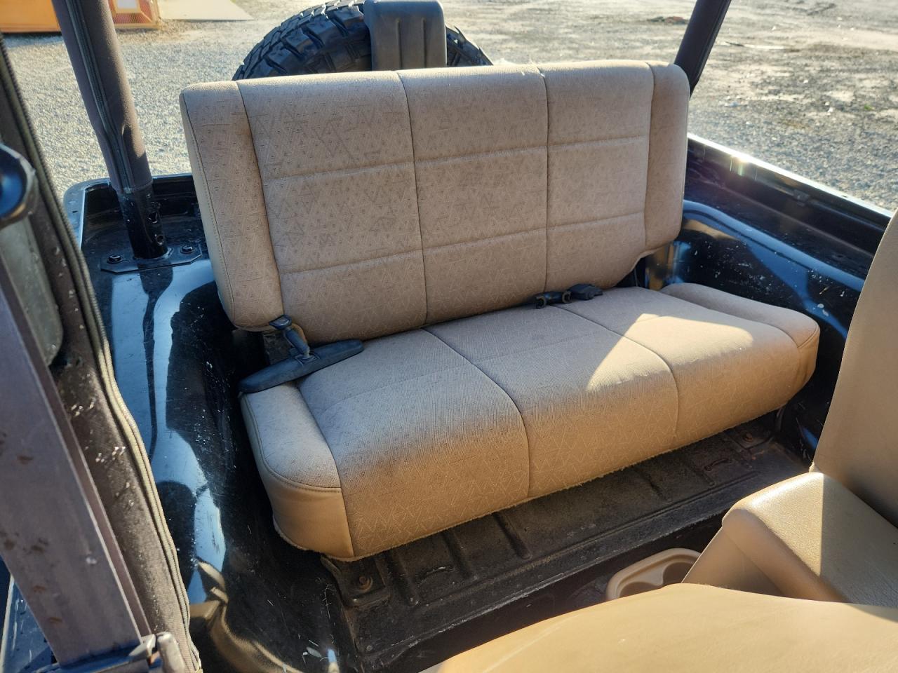 2002 Jeep Wrangler / Tj Sport VIN: 1J4FA49S62P749862 Lot: 64505165