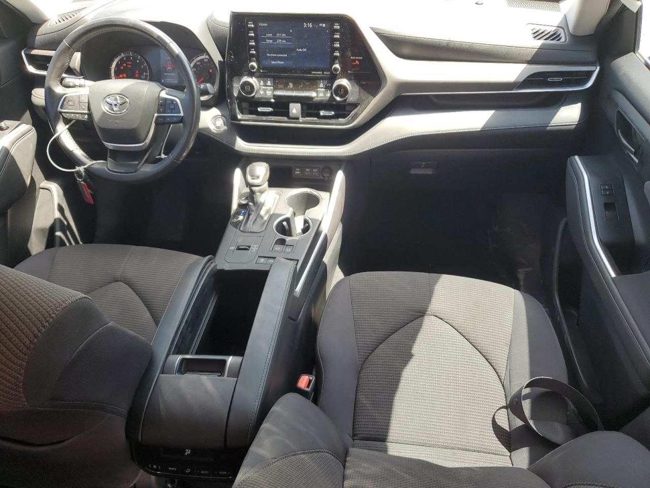 2022 Toyota Highlander L VIN: 5TDZZRAH3NS558015 Lot: 64471175