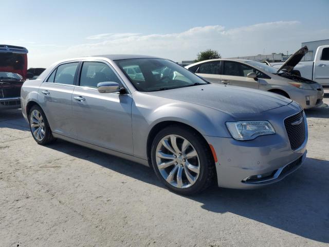  CHRYSLER 300 2018 Srebrny
