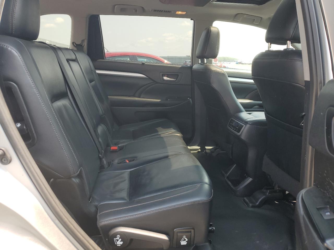 2019 Toyota Highlander Hybrid VIN: 5TDJGRFH9KS063986 Lot: 63289735