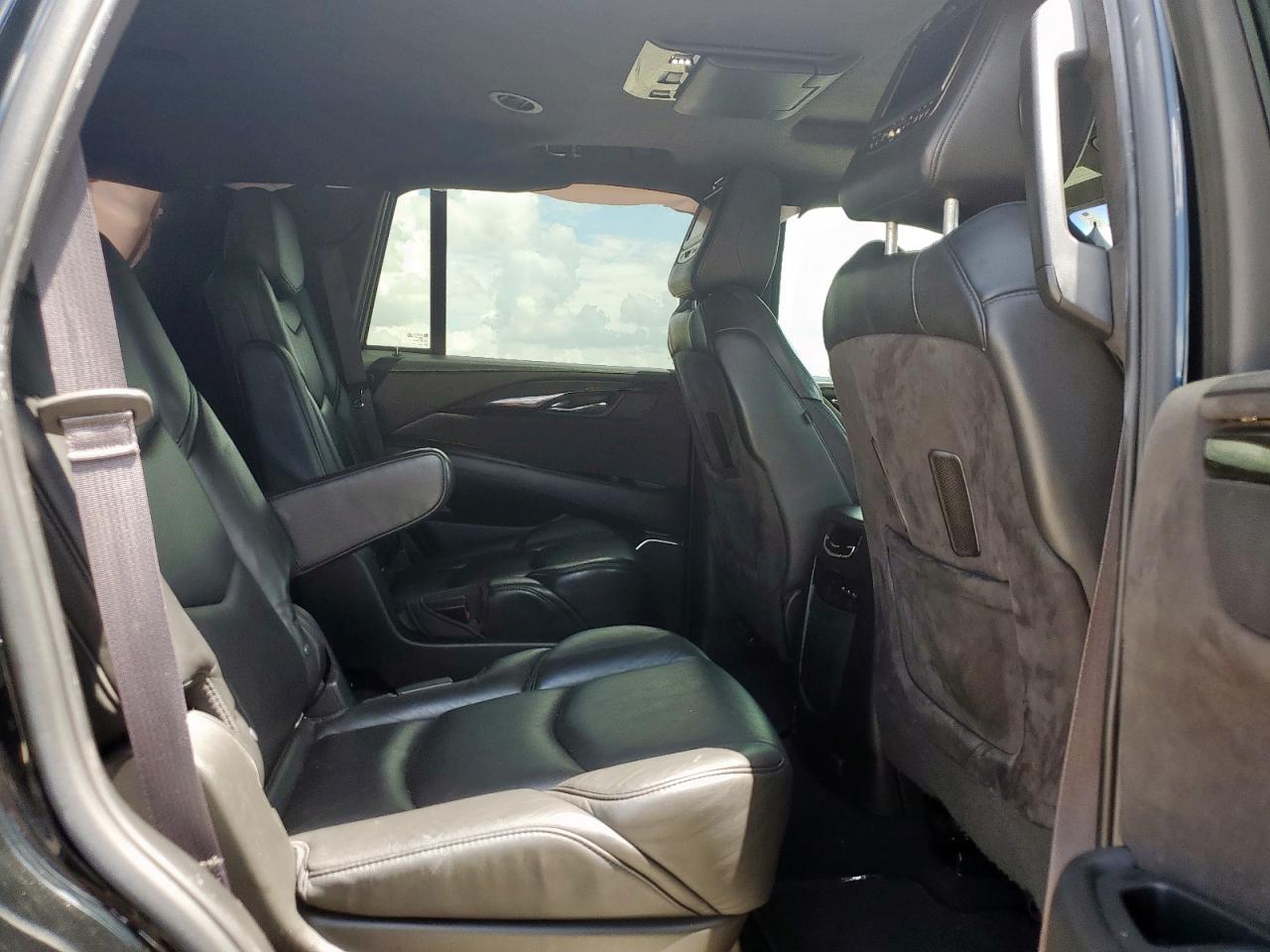 2017 Cadillac Escalade Platinum VIN: 1GYS4DKJ2HR348460 Lot: 63982625