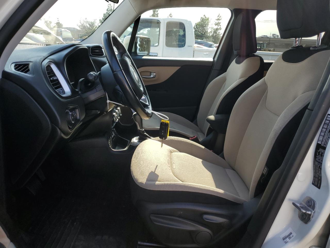 2015 Jeep Renegade Latitude VIN: ZACCJABT8FPB32661 Lot: 65026395