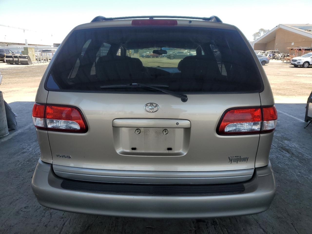 2002 Toyota Sienna Le VIN: 4T3ZF13C62U455029 Lot: 63062565