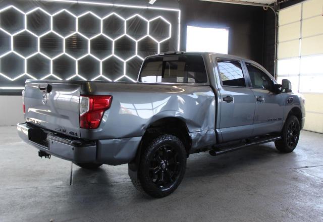  NISSAN TITAN 2018 Szary