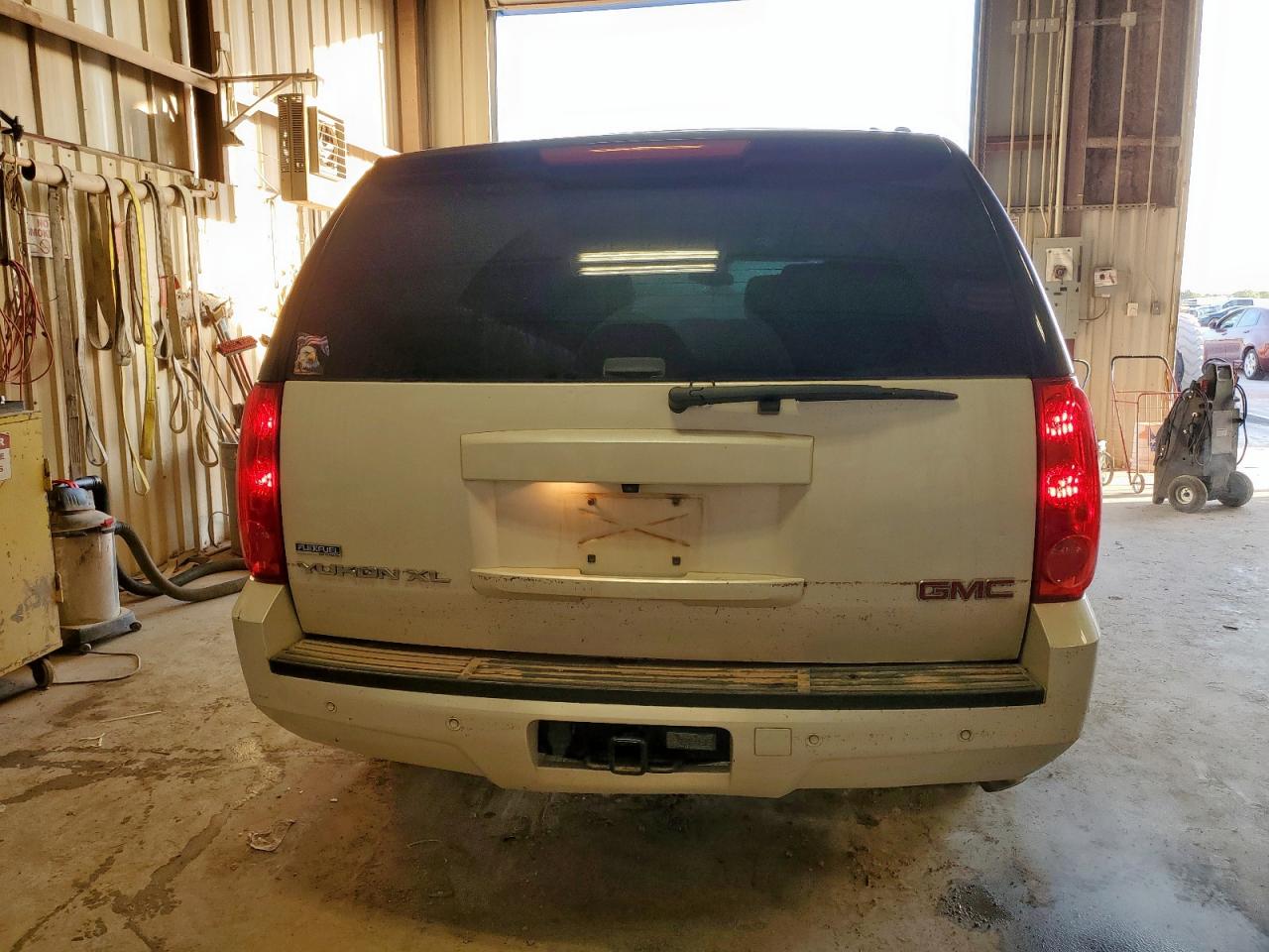 2008 GMC Yukon Xl C1500 VIN: 1GKFC16038R183324 Lot: 64021485