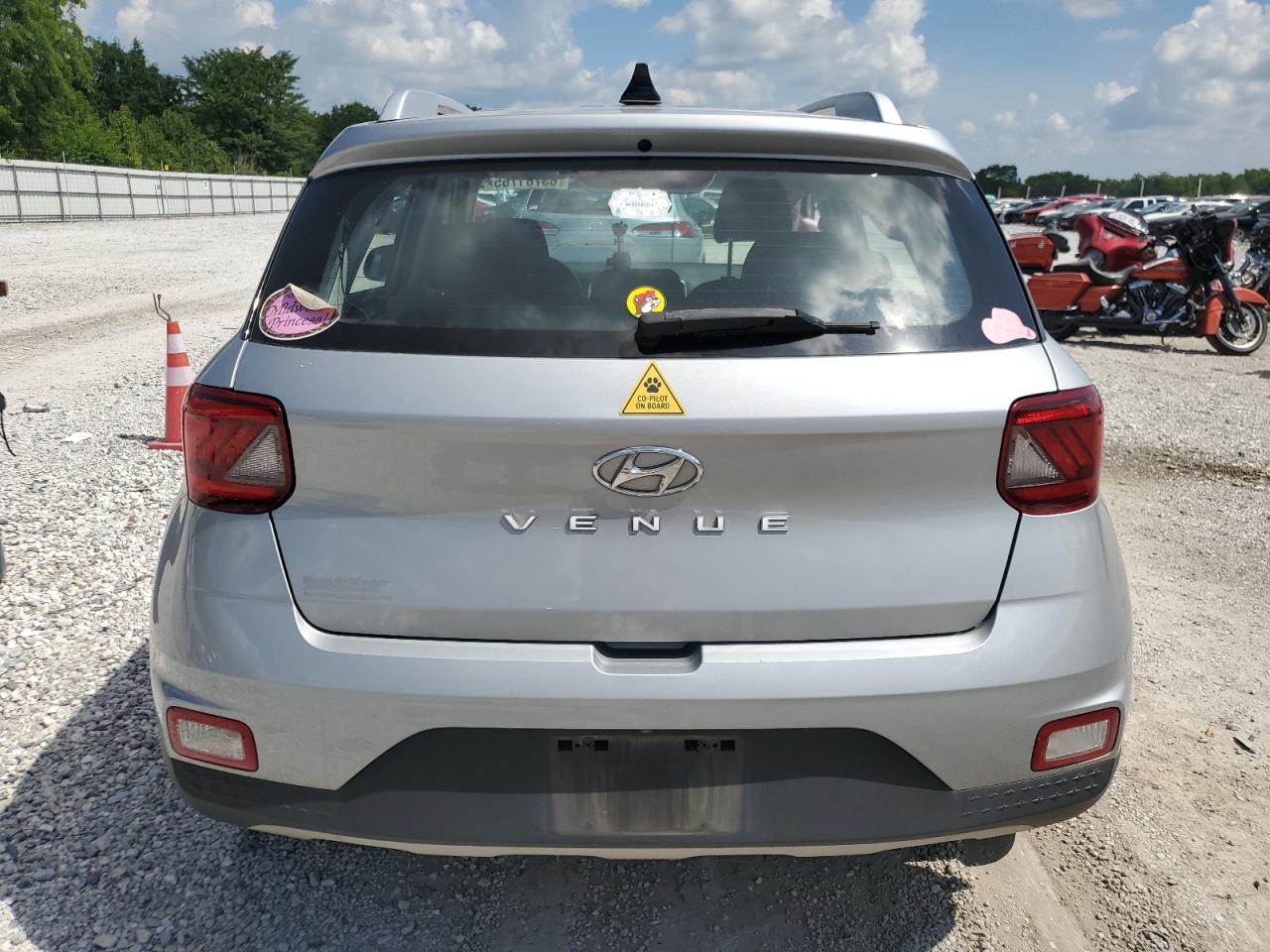 2020 Hyundai Venue Sel VIN: KMHRC8A38LU028899 Lot: 63781765