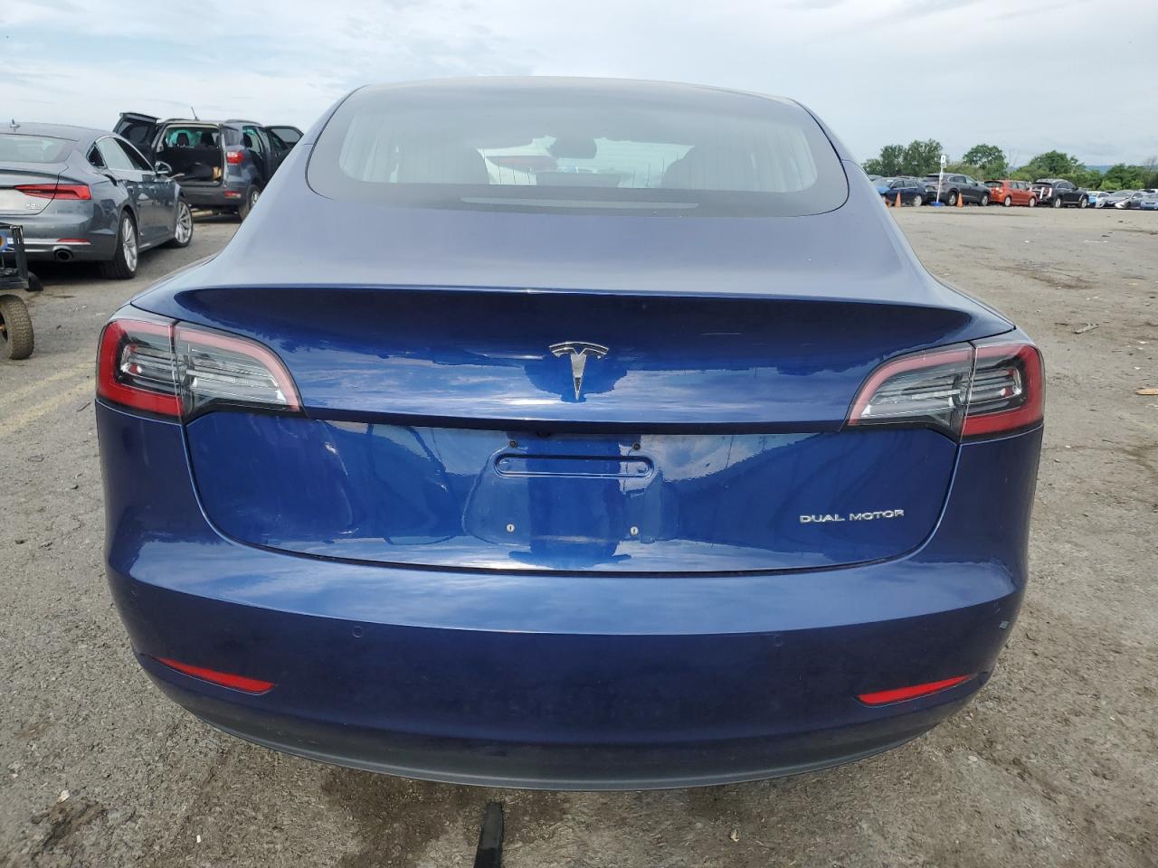 2018 Tesla Model 3 VIN: 5YJ3E1EB7JF185536 Lot: 65538495