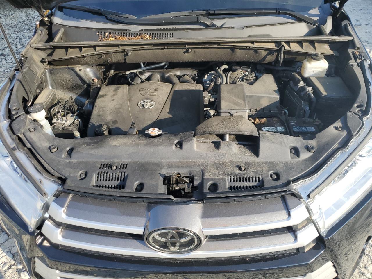 2018 Toyota Highlander Le VIN: 5TDBZRFH2JS906200 Lot: 64166765