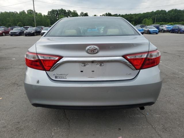  TOYOTA CAMRY 2017 Srebrny