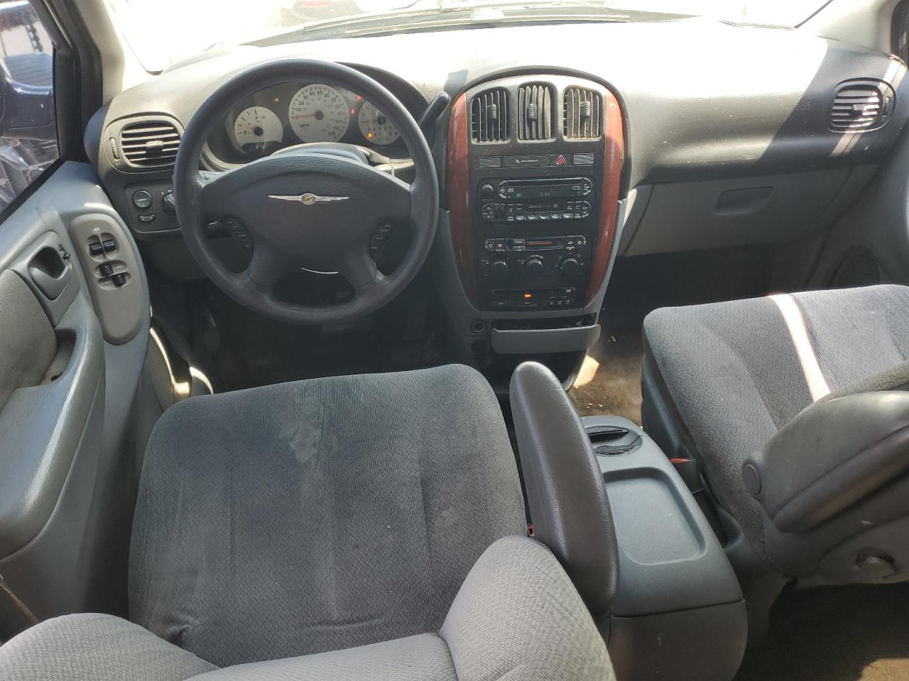 2005 Chrysler Town & Country VIN: 1C4GP45R15B382141 Lot: 63596045