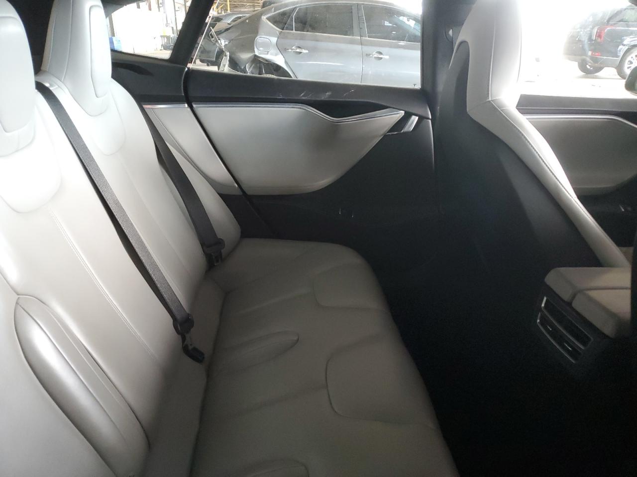 2014 Tesla Model S VIN: 5YJSA1H19EFP61319 Lot: 64798375