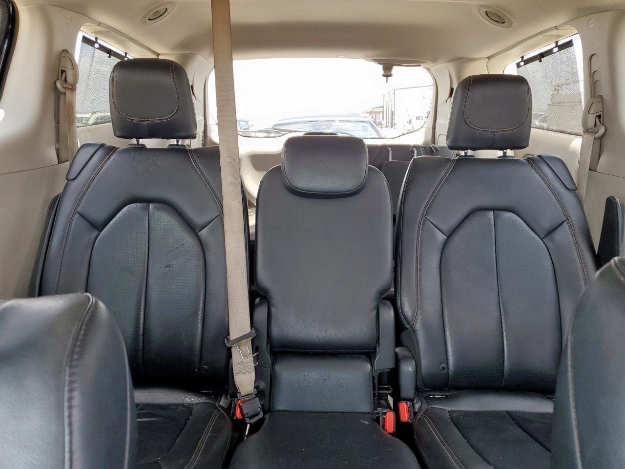 2018 Chrysler Pacifica Touring L VIN: 2C4RC1BGXJR351701 Lot: 63689005