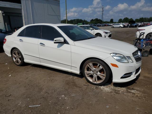 Sedans MERCEDES-BENZ E-CLASS 2013 Biały