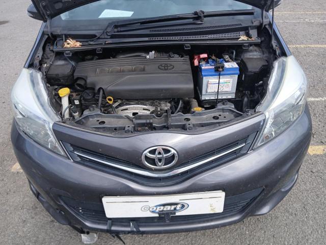 2012 TOYOTA YARIS TR V