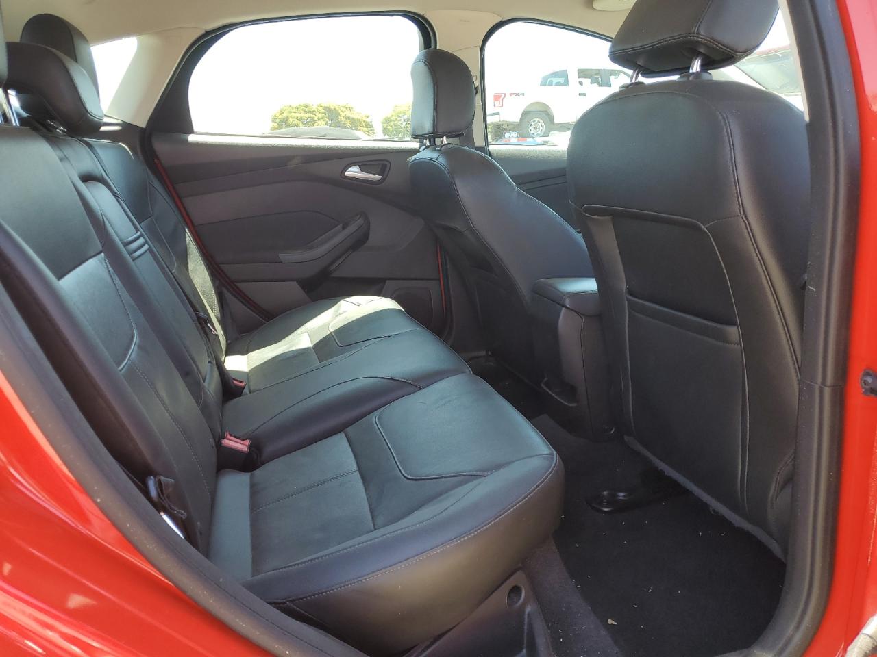 2015 Ford Focus Se VIN: 1FADP3K22FL302688 Lot: 62806535