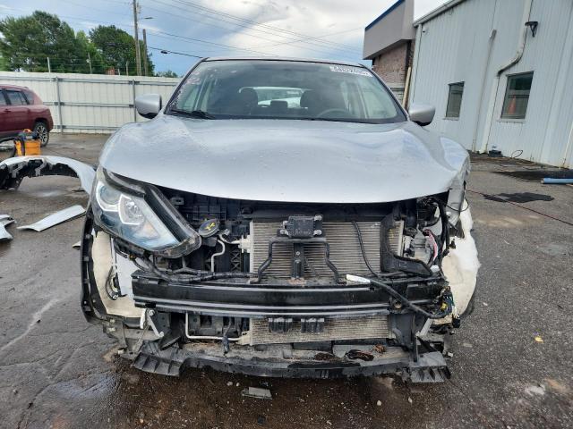  NISSAN ROGUE 2018 Srebrny